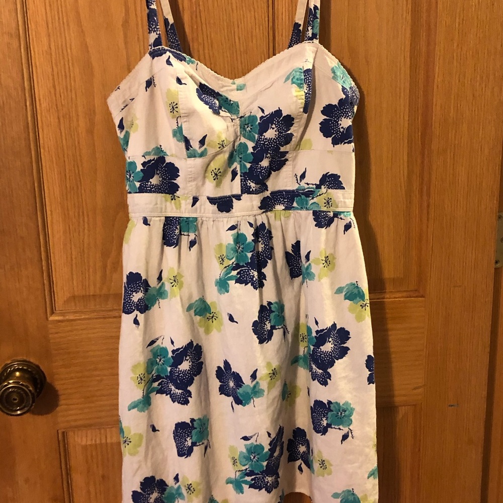 American Eagle summer dress. Off white with blue flowers. Size M